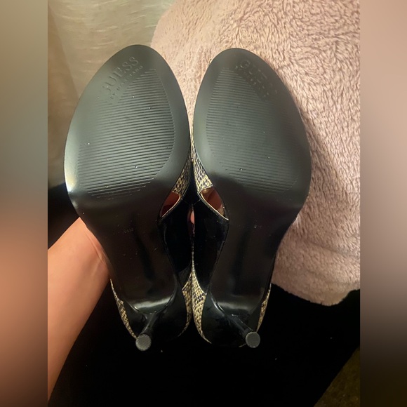 Guess, snake print heels in black, peep toe shoes in size 8, New never worn - Picture 6 of 7